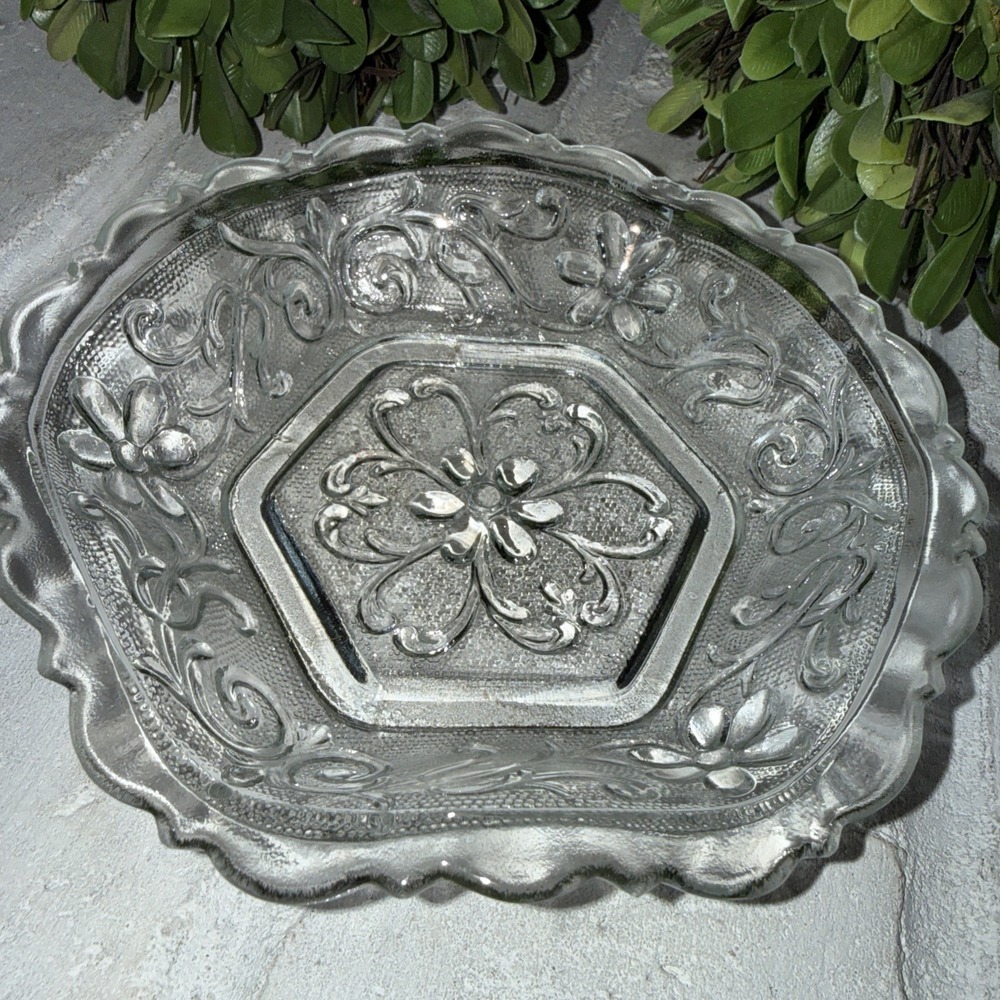 Indiana Tiara Clear Glass VTG Sandwich Hexagonal Daisy Dessert Candy Bowl 6 1/4"